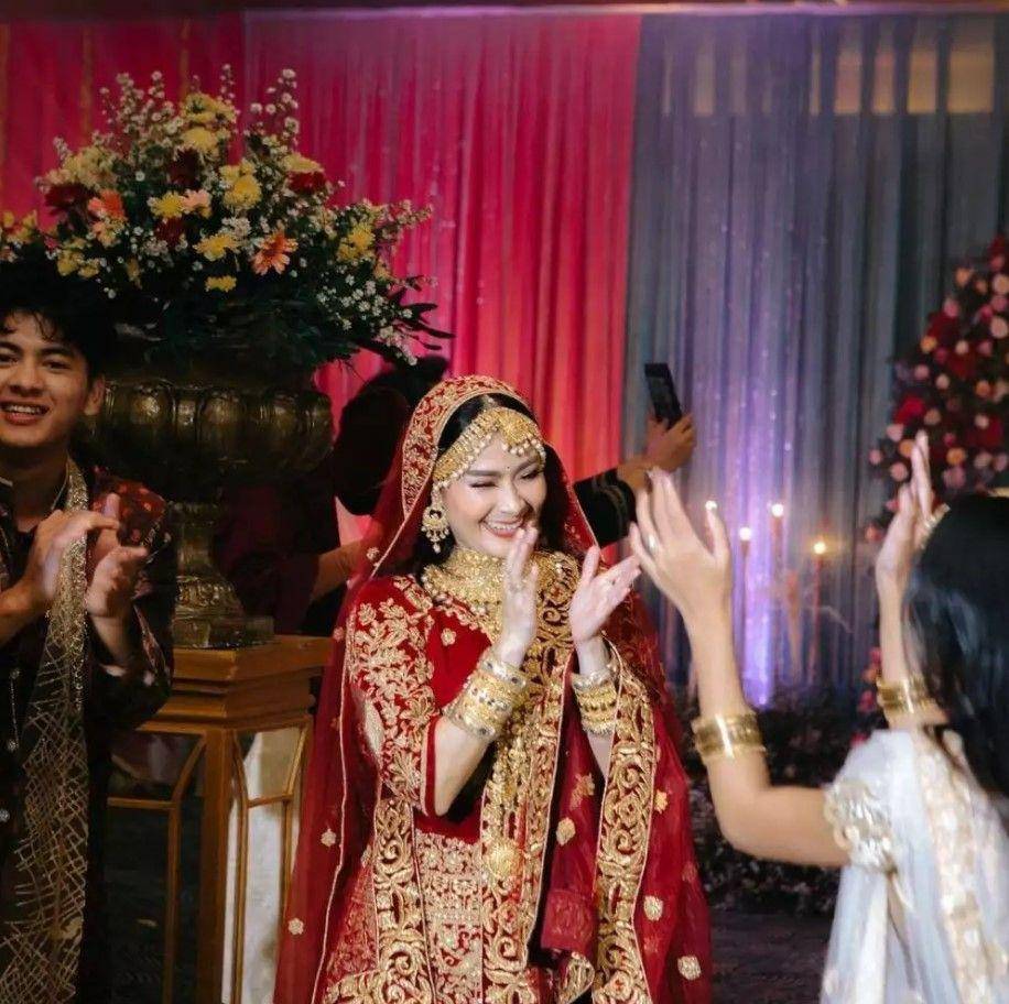 pesta artis tema Bollywood (instagram.com/staaar_studio)