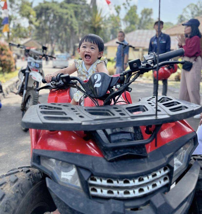 potret Moana jajal main ATV (Instagram.com/riaricis1795)