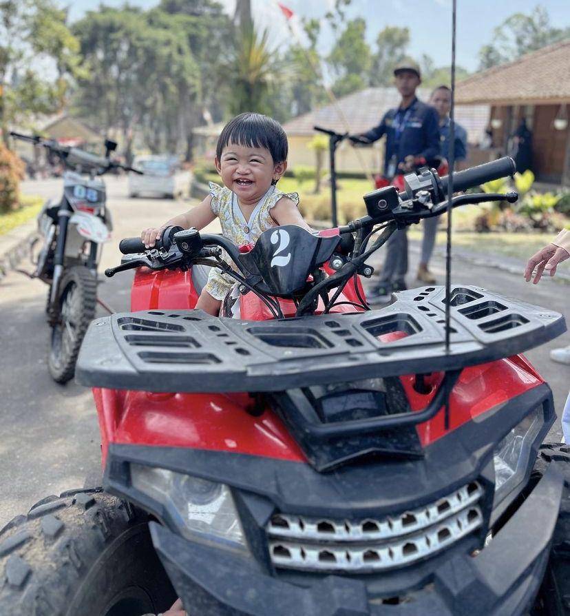 potret Moana jajal main ATV (Instagram.com/riaricis1795)