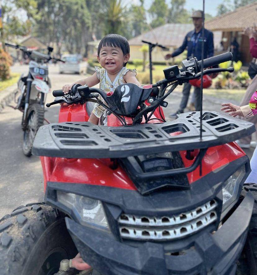 potret Moana jajal main ATV (Instagram.com/riaricis1795)