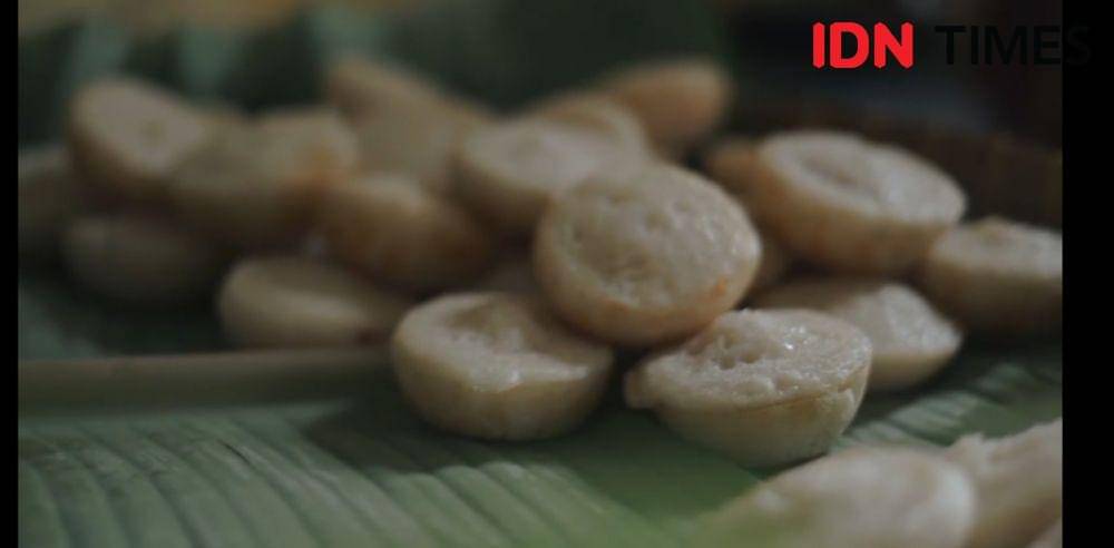 Inin Nastain/ produk apem dalam festival Apem