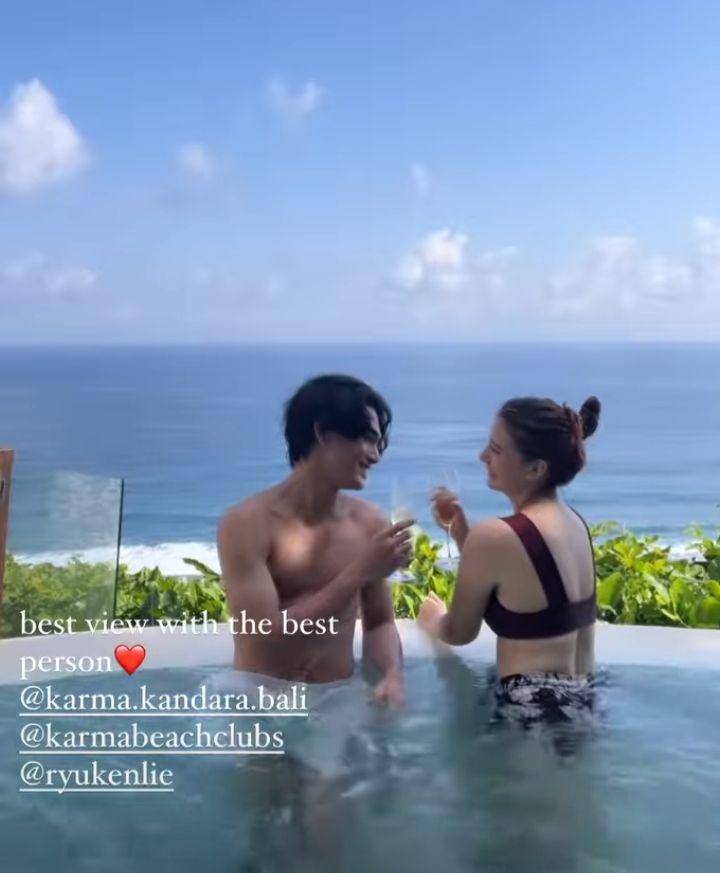Cassandra dan Ryu liburan di Bali (Instagram.com/cassandraslee)