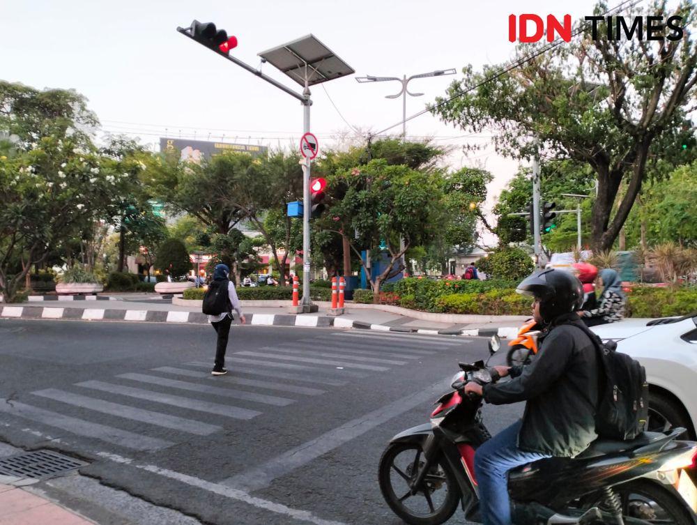 Durasi Lampu Merah di Surabaya Dipersingkat untuk Cegah Polusi