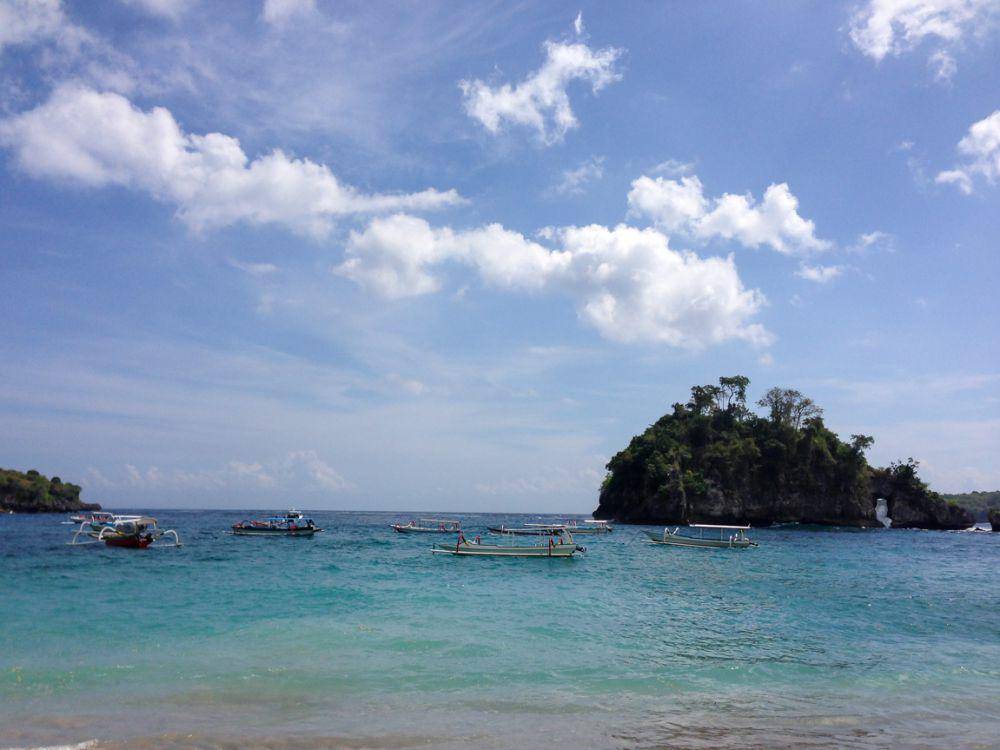 Perahu-perahu nelayan yang siap mengantarmu snorkeling atau diving (Dok.Pribadi/Natalia Indah)