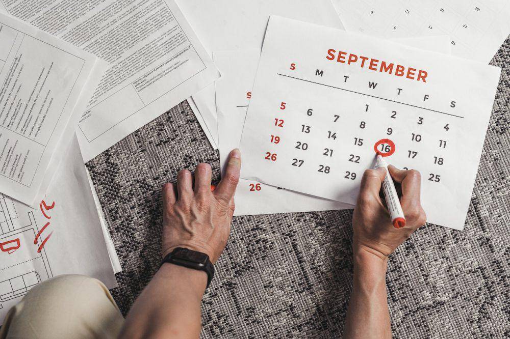 ilustrasi kalender (pexels.com/@shvetsproduction)