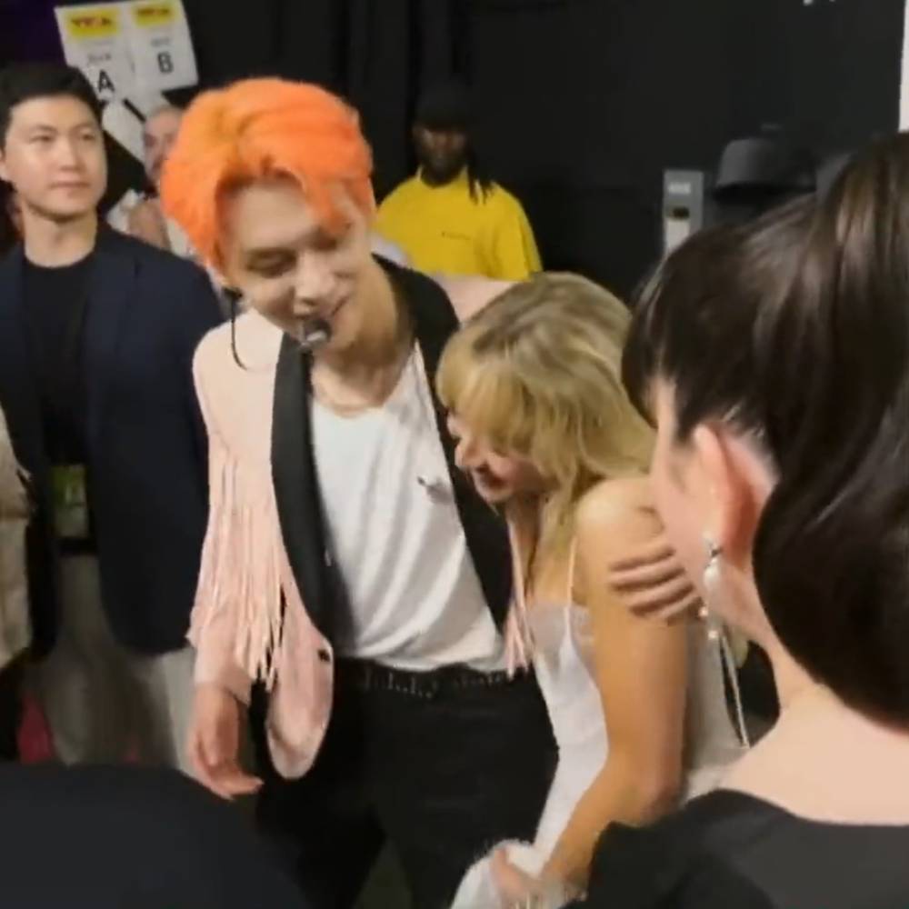 Yeonjun TXT dan Sabrina Carpenter di VMA 2023 (twitter.com/meowchieves)