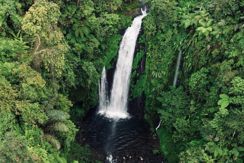 Wisata Curug Gomblang, Masih Asri Dengan Dikelilingi Hutan Damar