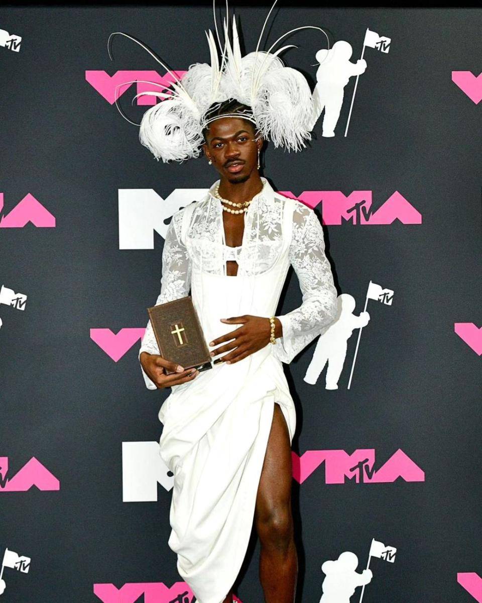 Gaya Seleb Pria di Pink Carpet MTV VMAs 2023 (Instagram.com/upscalemagazine)
