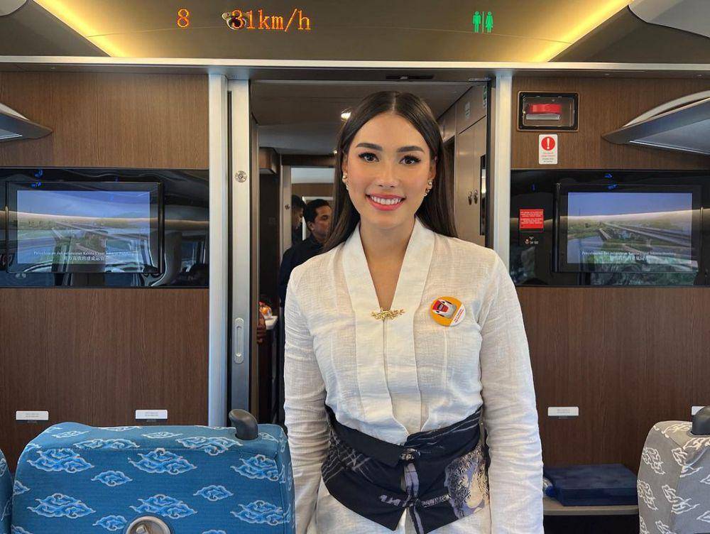 momen Frederika Cull ikut uji coba kereta cepat Jakarta-Bandung (instagram.com/frederikacull)