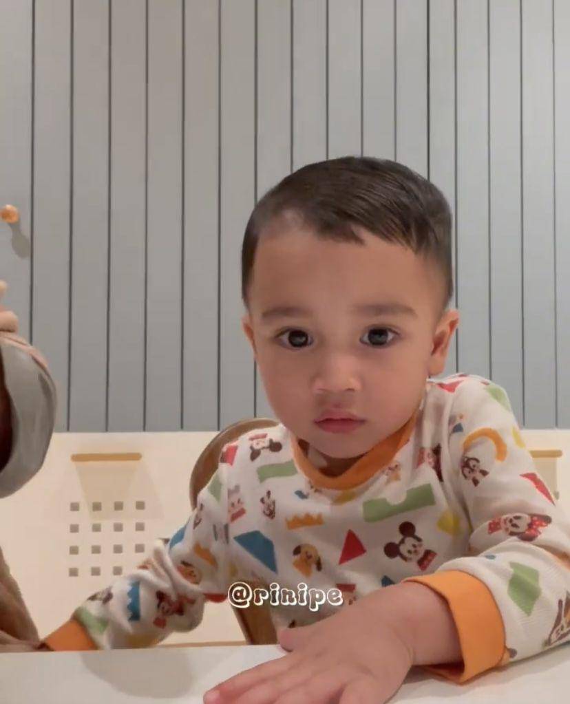 potret Rayyanza ngaji sama Sus Rini sebelum tidur (Instagram.com/riniperdiyanti)