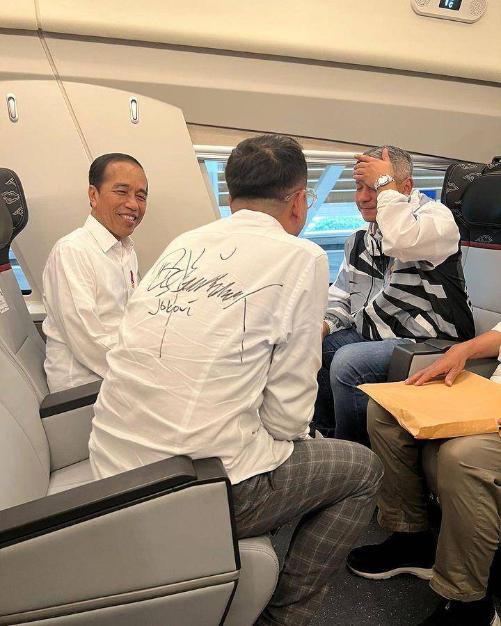 Raffi Ahmad makan bareng Jokowi (instagram.com/raffinagita1717)