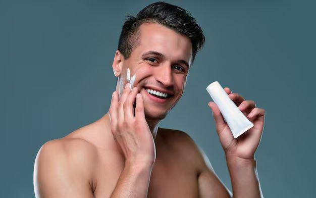 ilustrasi pria menggunakan skincare (freepik.com/orion_production)
