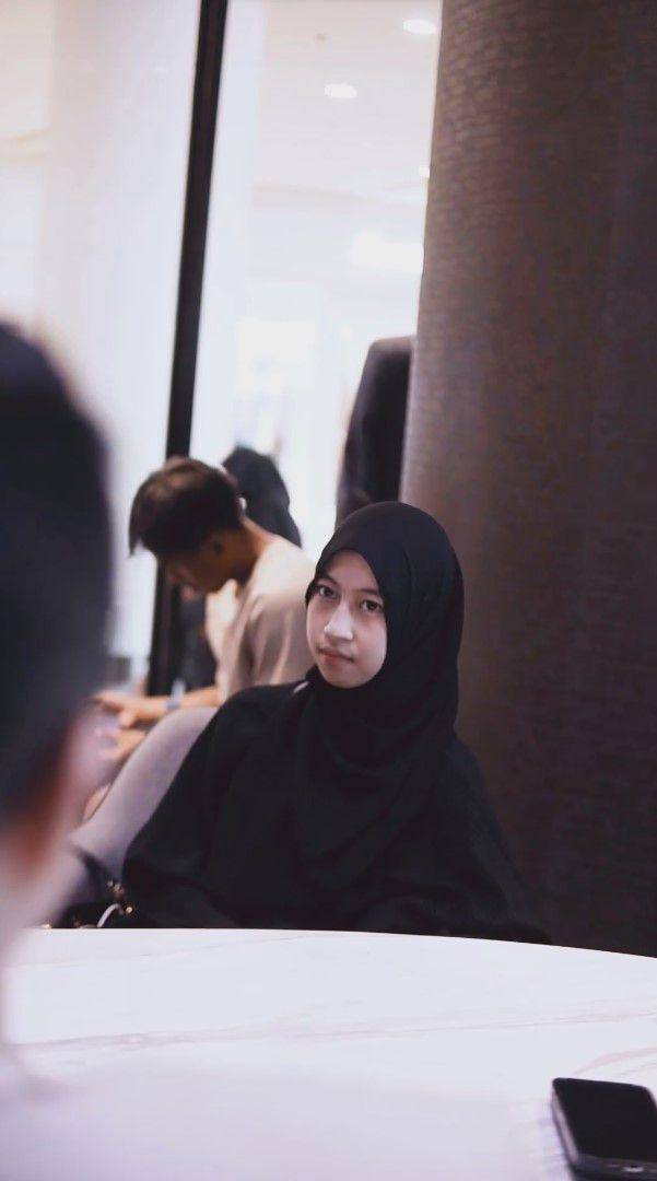 Egy Maulana fitting baju pengantin (instagram.com/jonathanwongso)