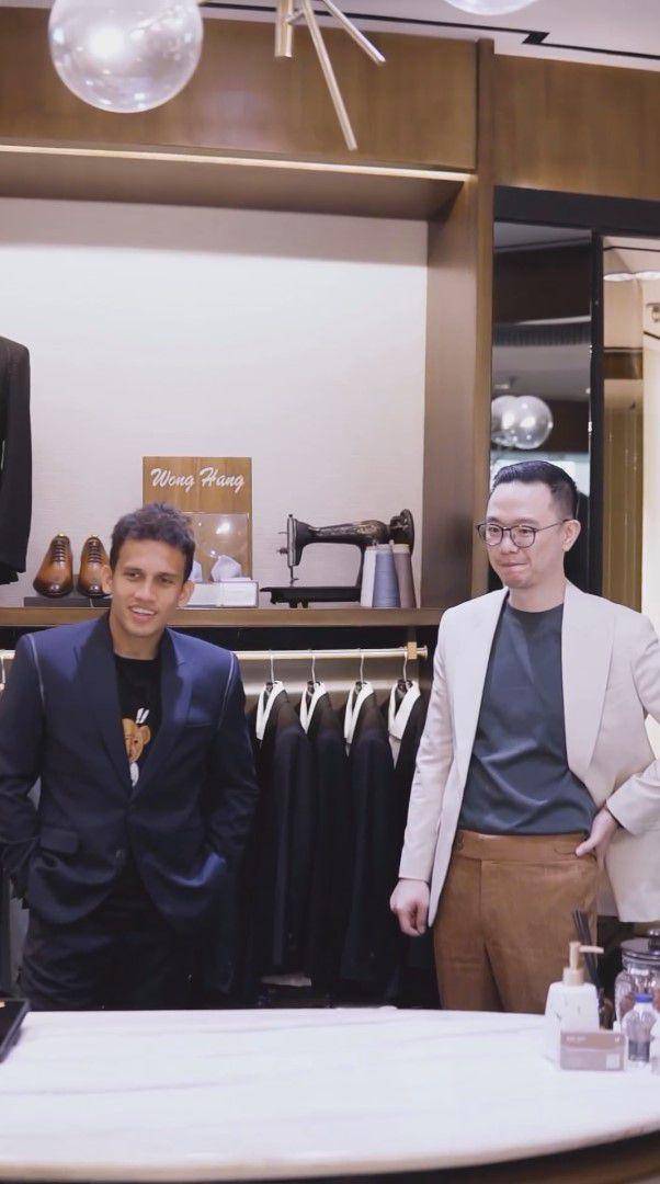 Egy Maulana fitting baju pengantin (instagram.com/jonathanwongso)