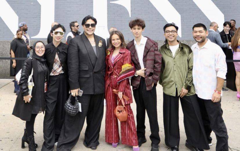 potret Rossa dukung Ivan Gunawan di event NYFW 2023 (Instagram.com/itsrossa910)