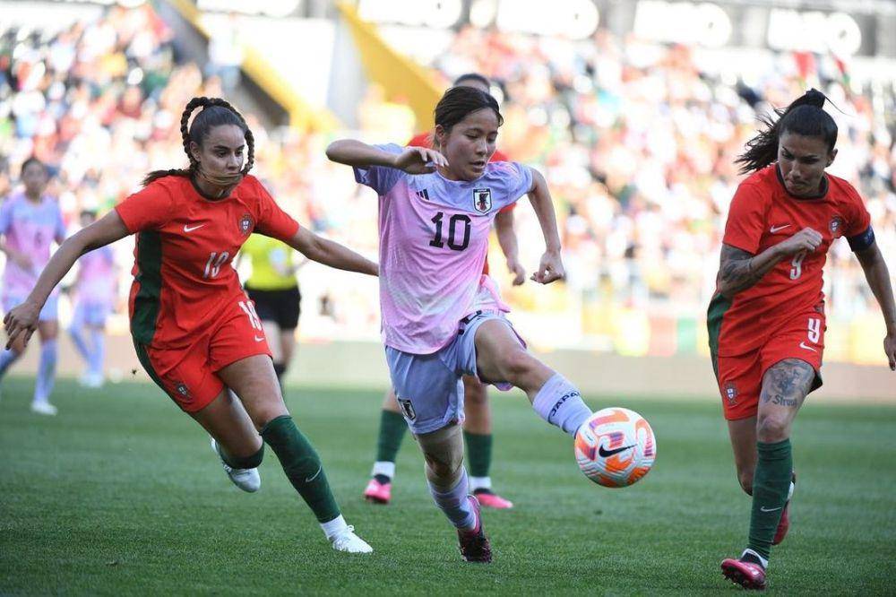 Mana Iwabuchi (tengah) saat bermain untuk Timnas Jepang. (instagram.com/iwabuchi.m_jp)