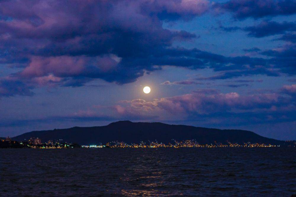 ilstrasi bulan purnama (pexels.com/Dennis Ariel)