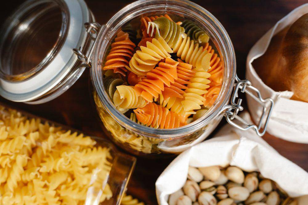 Pasta dalam kontainer (pexels.com/Sarah Chai)