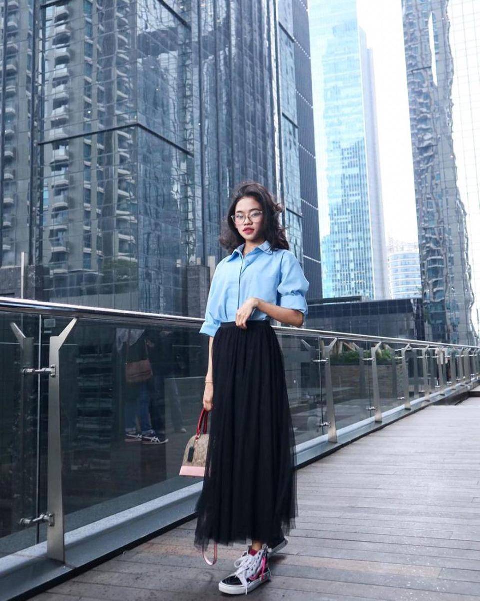 Ide OOTD pakai rok ala Ummi Quary (instagram.com/ummi_quary)