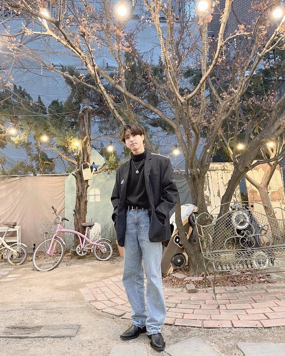 OOTD jalan-jalan ala Han Stray Kids (instagram.com/realstraykids)