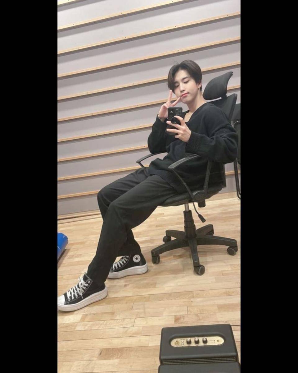 OOTD jalan-jalan ala Han stray Kids (instagram.com/realstraykids)