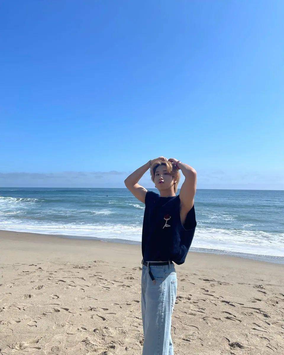 OOTD jalan-jalan ala Han Stray Kids (instagram.com/realstraykids)