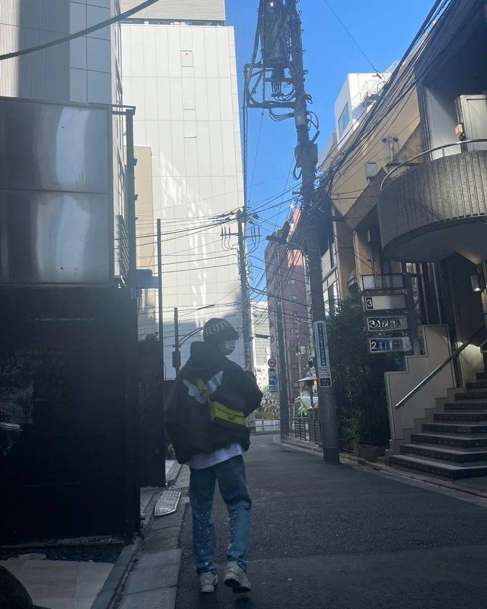OOTD jalan-jalan ala Han Stray Kids (instagram.com/realstraykids)