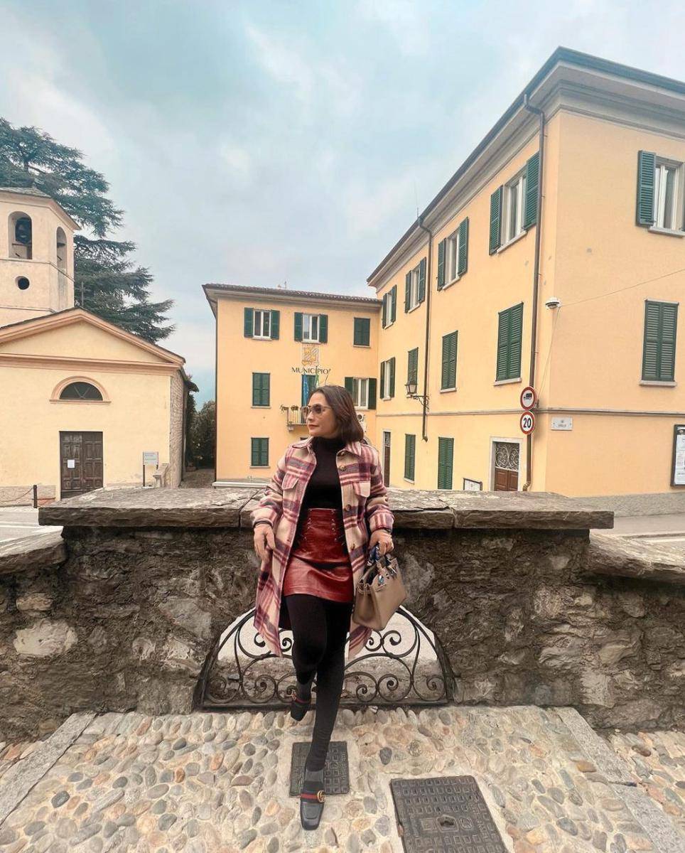 padu padan outer ala Prilly Latuconsina (instagram.com/prillylatuconsina96)