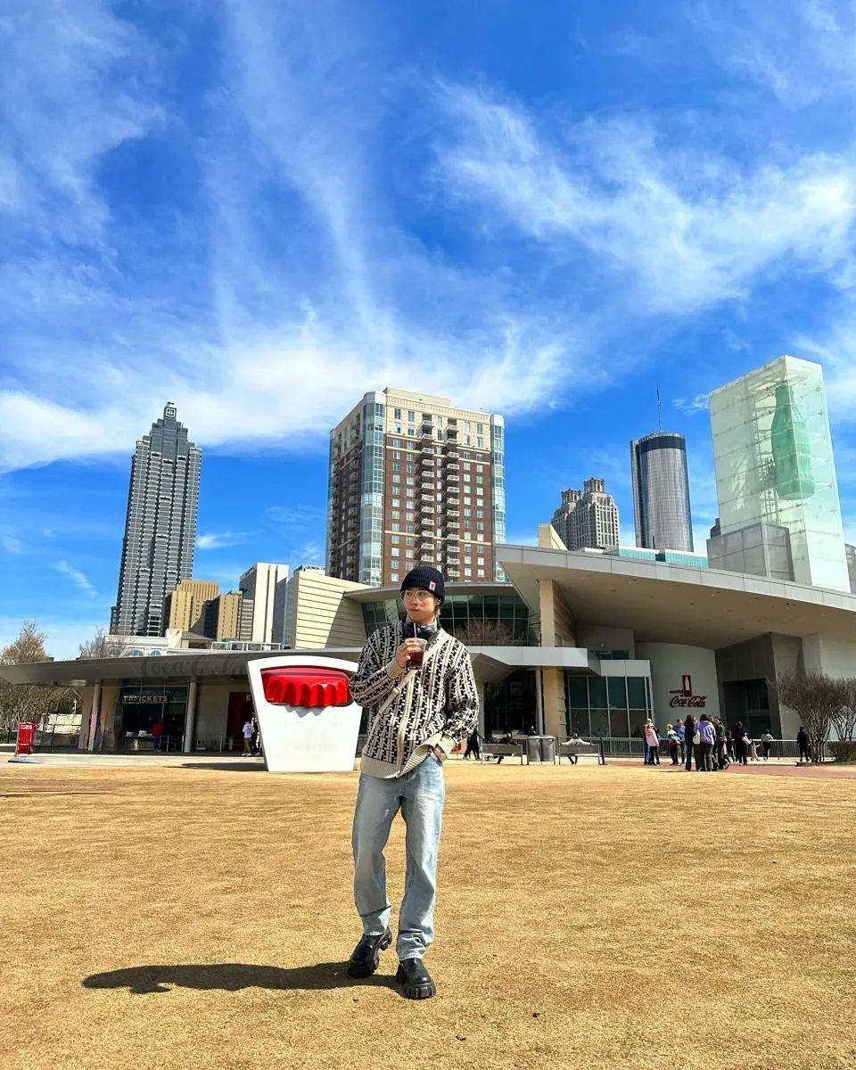 OOTD jalan-jalan ala Han Stray Kids (instagram.com/realstraykids)