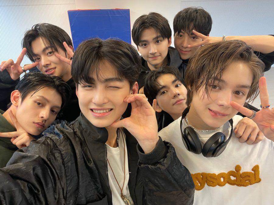 beberapa anggota Trainee A memutuskan untuk tetap berada di bawah HYBE setelah debut grup tersebut dibatalkan (twitter.com/trainee_a)