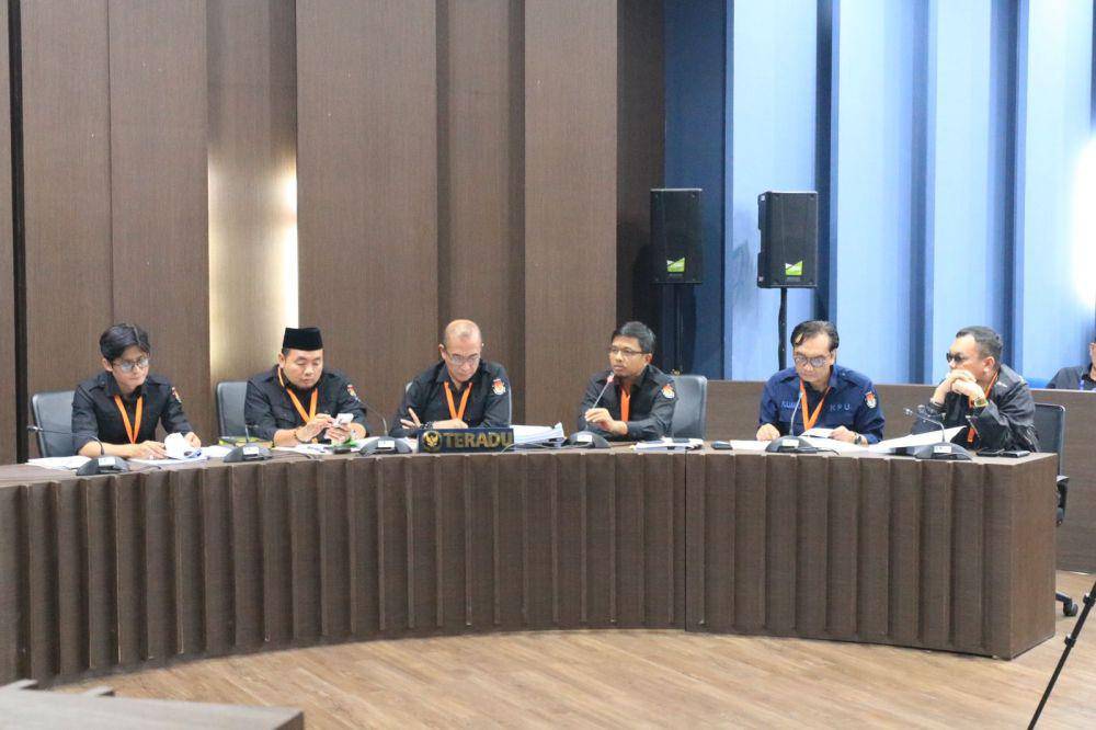 Sidang pemeriksaan lanjutan DKPP bersama KPU dan Bawaslu terkait akses Silon (dok. DKPP)