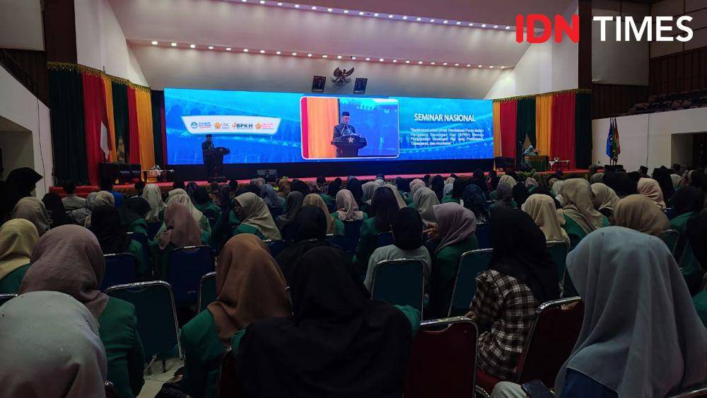 Wakil Menteri Agama (Wamaneg) RI, Saiful Rahmat Dasuki, saat di Seminar Nasional bertajuk "Berkhidmat untuk Umat: Revitalisasi Peran Badan Pengelolaan Keuangan Haji (BPKH) Menuju Pengelolaan Keuangan Haji yang Profesional, Transparan, dan Akuntabel". (IDN Times/Muhammad Saifullah)