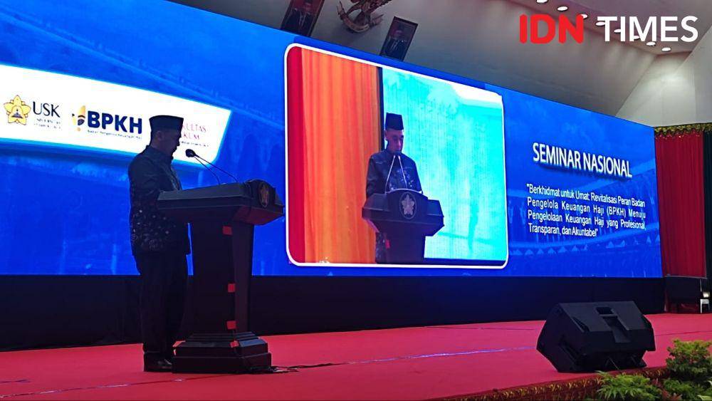 Wakil Menteri Agama (Wamaneg) RI, Saiful Rahmat Dasuki, saat di Seminar Nasional bertajuk "Berkhidmat untuk Umat: Revitalisasi Peran Badan Pengelolaan Keuangan Haji (BPKH) Menuju Pengelolaan Keuangan Haji yang Profesional, Transparan, dan Akuntabel". (IDN Times/Muhammad Saifullah)