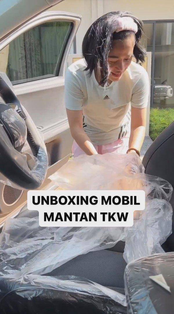 Farida Nurhan unboxing mobil baru (instagram.com/farida.nurhan)