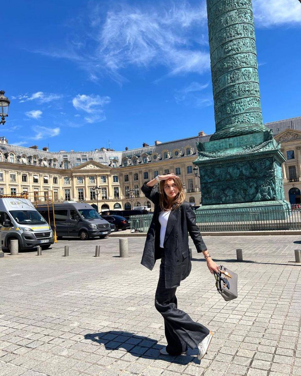 Baju ngantor Luna Maya (instagram.com/lunamaya)