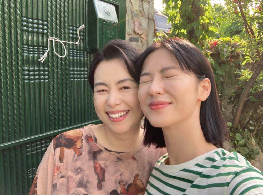 Jeon Yeo Bin dan Jang Hye Jin di balik layar A Time Called You (instagram.com/jeon.yeobeen)