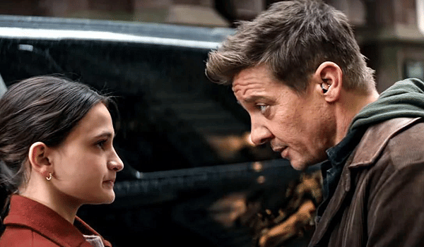Clint pamit pada keluarganya karena mau bertugas (dok. Marvel Studios/Hawkeye)