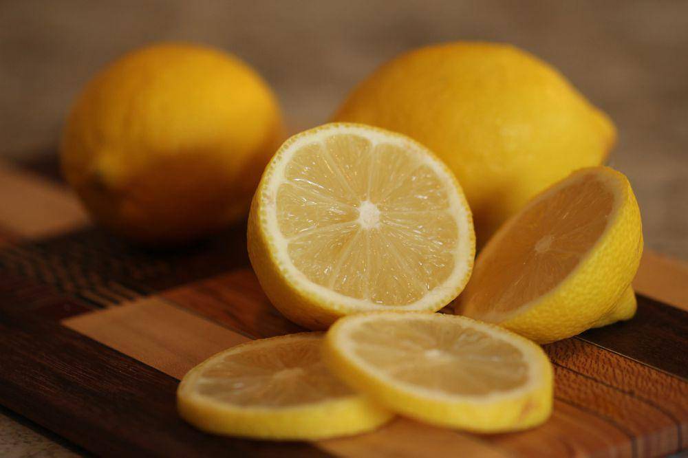 Ilustrasi buah lemon. (Pixabay.com/MiraCosic)