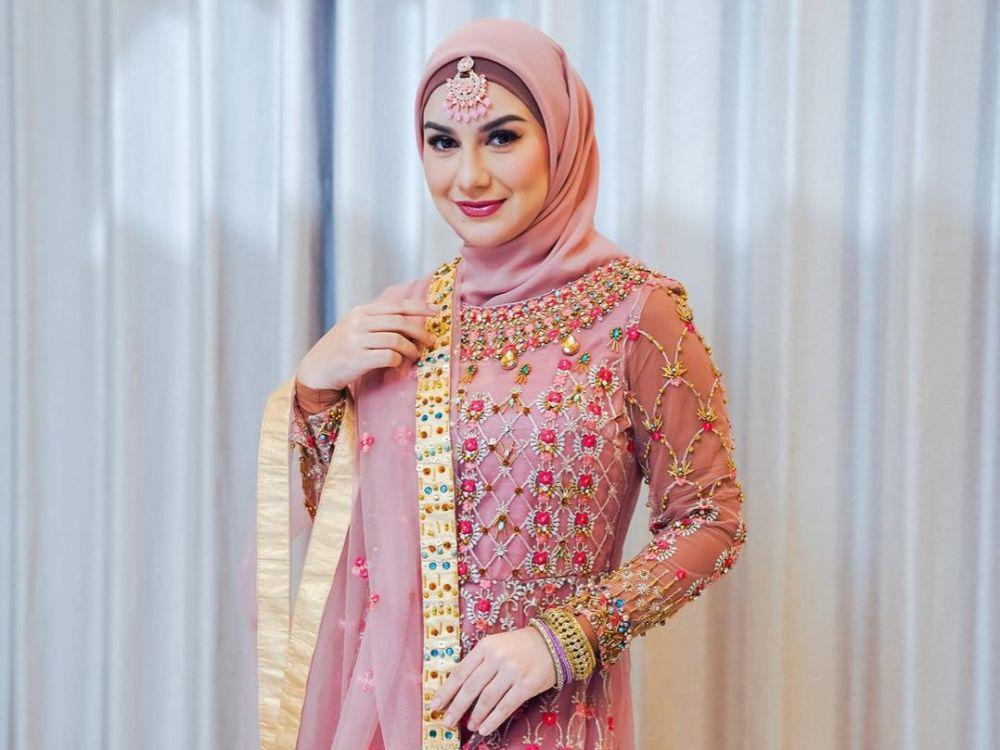 8 Potret Irish Bella di Pesta Ultah Sonny Septian, Bak Gadis India!