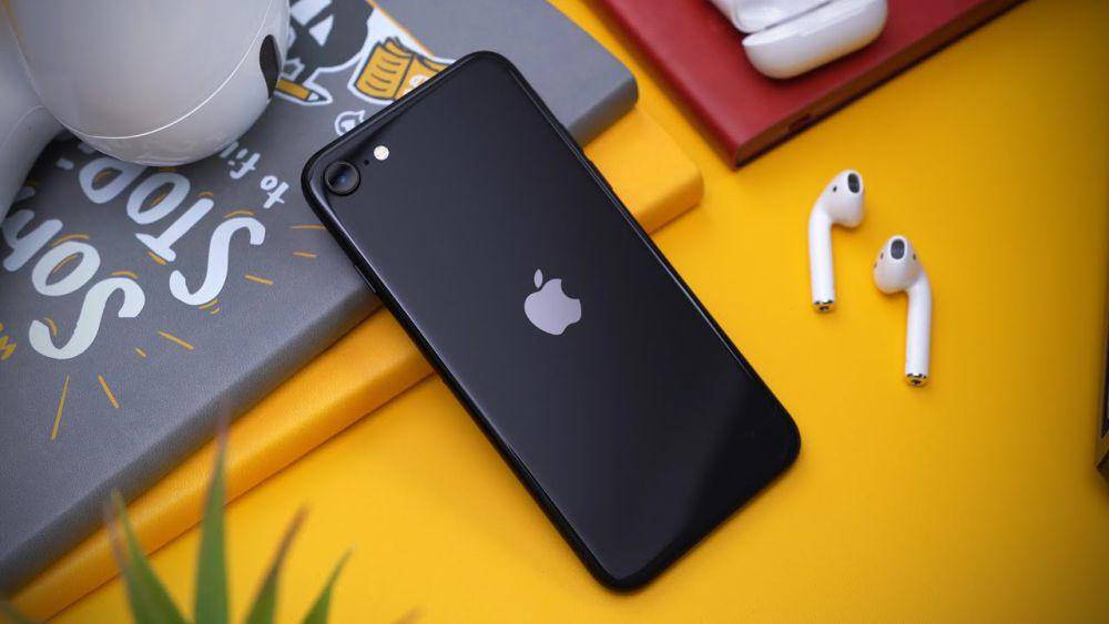 potret iPhone SE (2020) (dok. youtube.com/GadgetIn)