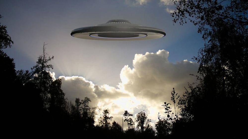 ilustrasi UFO (pixabay.com/Christian Plass)