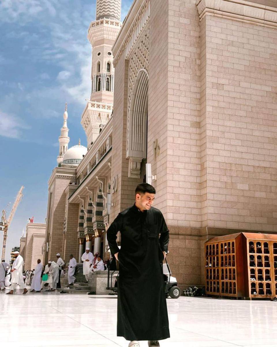 potret Fadil Jaidi saat umrah (instagram.com/fadiljaidi)