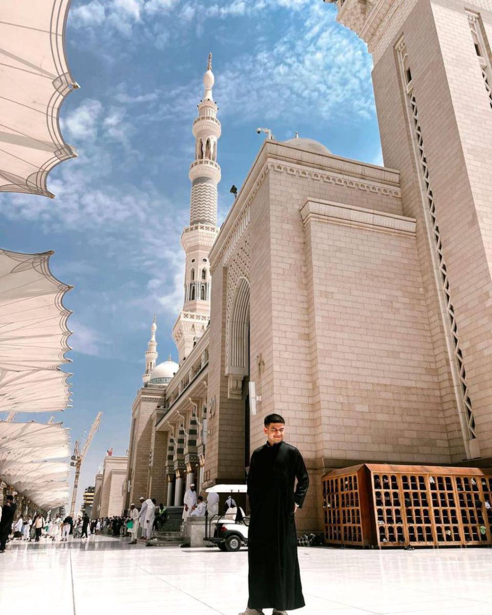 potret Fadil Jaidi saat umrah (instagram.com/fadiljaidi)