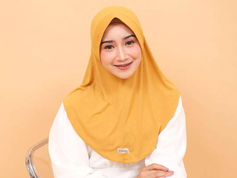 Azzara Hijab (instagram.com/azzara_hijab.id)