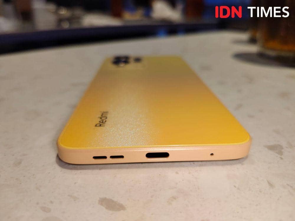Redmi Note 12 varian Sunrise Gold (IDN Times/Fatkhur Rozi)