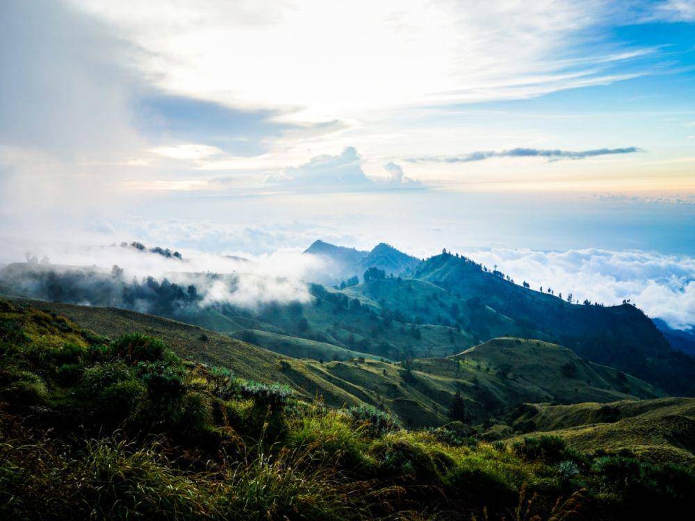 ilustrasi gunung rinjani (unsplash.com/Aaron Thomas)