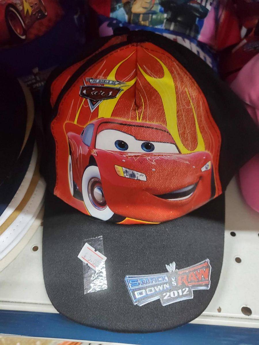 potret objek kocak bertema WWE (reddit.com/r/crappyoffbrands)