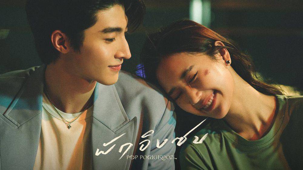 Blue Pongtiwat dan Jane Ramida di balik layar MV "Pak Ing Sob". (instagram.com/whitemusicrecord)
