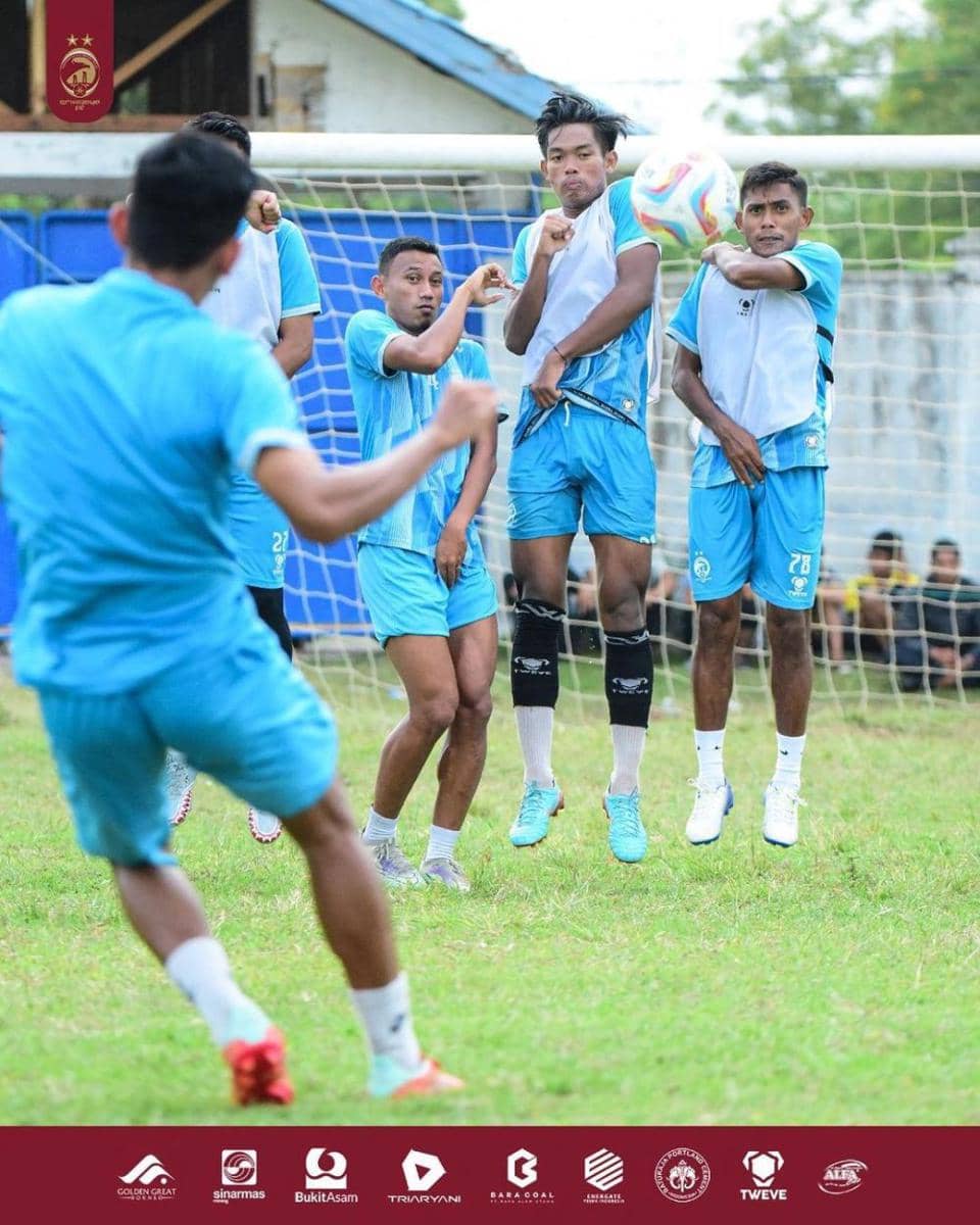 Para pemain Sriwijaya FC saat menggelar sesi latihan di Banda Aceh. (Foto: Instagram Sriwijaya FC)