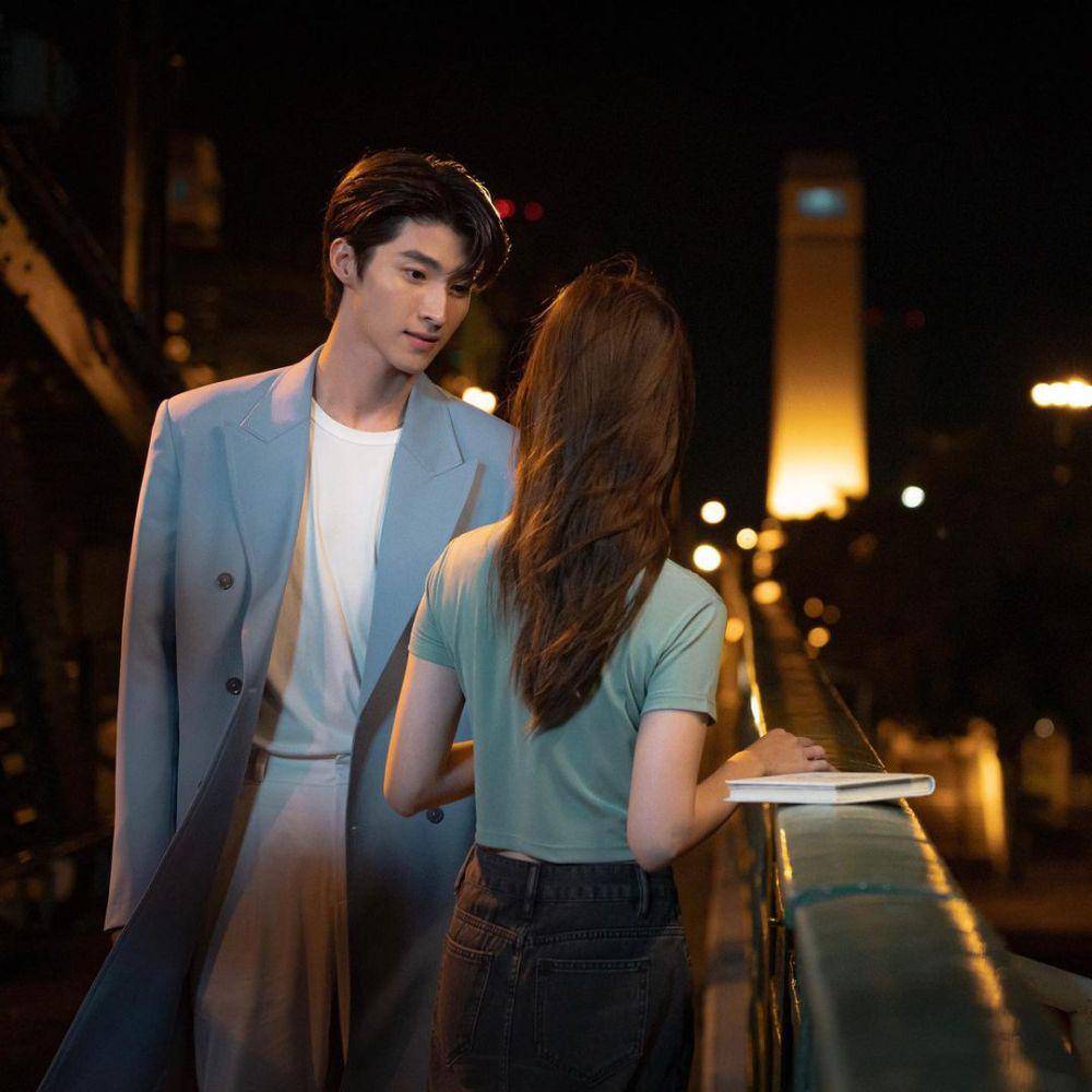 Blue Pongtiwat dan Jane Ramida di MV "Pak Ing Sob". (instagram.com/blue_pongtiwat)